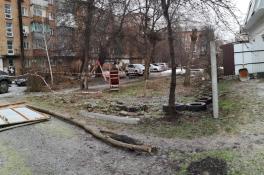 В Днепре "царь-забор" перегородил детскую площадку
