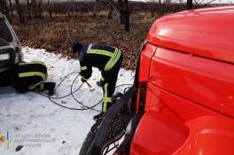 В Криворожском районе внедорожник с детьми застрял в снежном сугробе