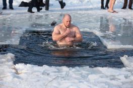 Крещение: действительно ли вода смывает грехи при купании в проруби