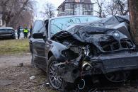 Машина врезалась в дерево