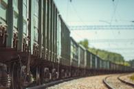 В Каменском грузовой поезд наехал на человека