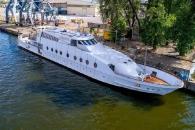 Корбан подарил свою яхту детской флотилии Днепра