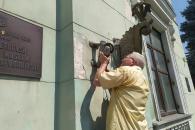Декоммунизировали: в Днепре с исторического музея спилили советскую символику