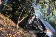 В Днепре Ford врезался в авто и вылетел в забор частного дома