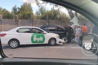 В Днепре на Криворожской таксист Bolt врезался в Subaru