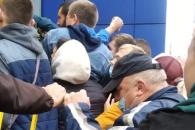 В Днепре горожане толпой штурмовали секонд-хенд