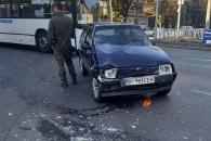 В Днепре фургон спровоцировал ДТП с легковушкой (Видео)