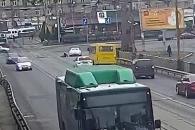В Днепре возле Амурского моста Porsche сбил пьяного пешехода (Видео)