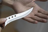 На Днепропетровщине мужчина перерезал себе шею