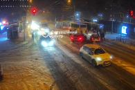 В Днепре возле торгового центра на "зебре" сбили пешеходов 