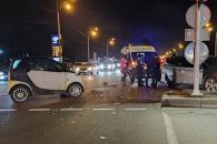 В Днепре дорогу не поделили две легковушки: водителя госпитализировали