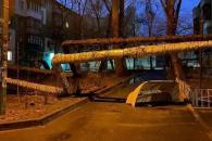 В Днепре водитель на грузовике снес теплотрассу: жители домов остались без отопления