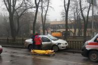 Водителю стало плохо: в Никополе авто угодило в ДТП