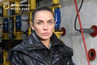 м